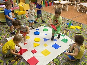 Развитие речи с игрой VAY TOY «Форма, цвет, размер»