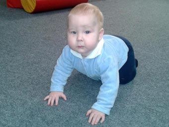 Как научить малыша ползать? Практические рекомендации для родителей