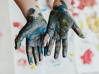 Как работать над мелкой моторикой в детском саду?